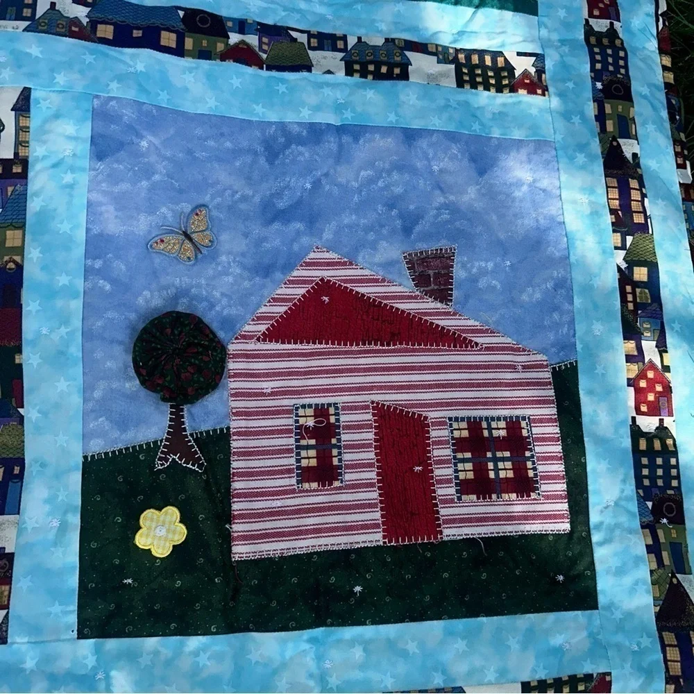 2002 HGTV Strolling down the block quilt completed with pillow 54x66